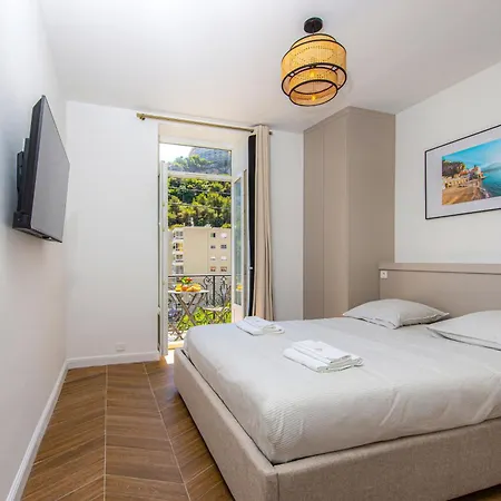 SERRES - 1 ER ETAGE - Agréable appartement - Frontière Monaco - Vue Mer Appartement *